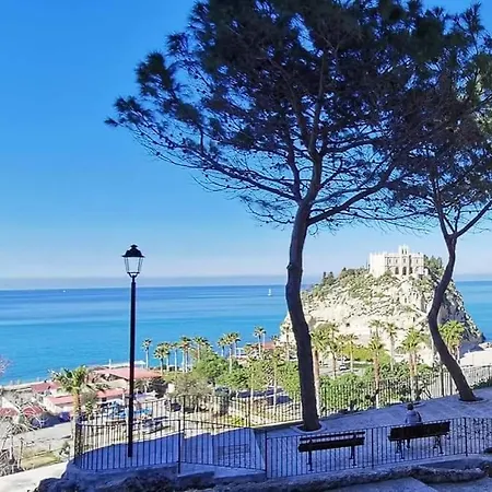 Casa Vacanze Tropea Apartment *